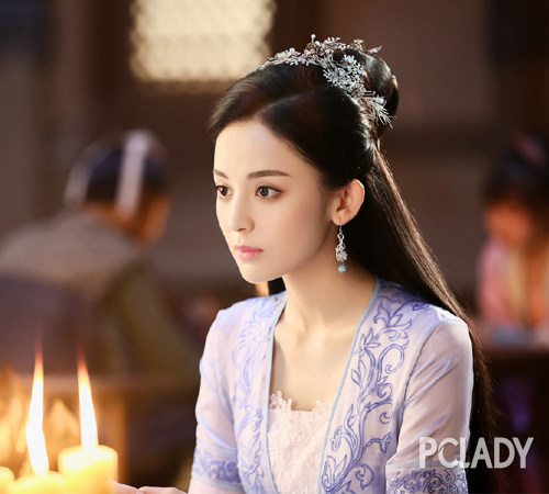 吴倩PK古力娜扎 古妆小花谁更有气质？(图)