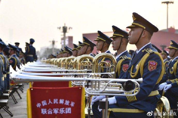 新中国阅兵史上最大规模军乐团亮相国庆70周年庆祝活动现场