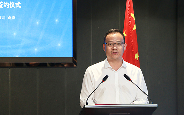 凉山州普格县:三“零”服务吸引百亿大单_fororder_普格县委副书记、县长刘环宇在推介会上致辞-摄影-杨雯涵