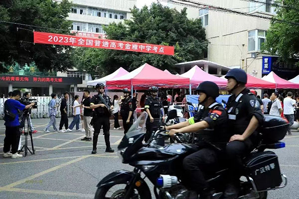 德阳广汉:护航高考 莘莘学子对民警真情告白_fororder_微信图片_20230609104352