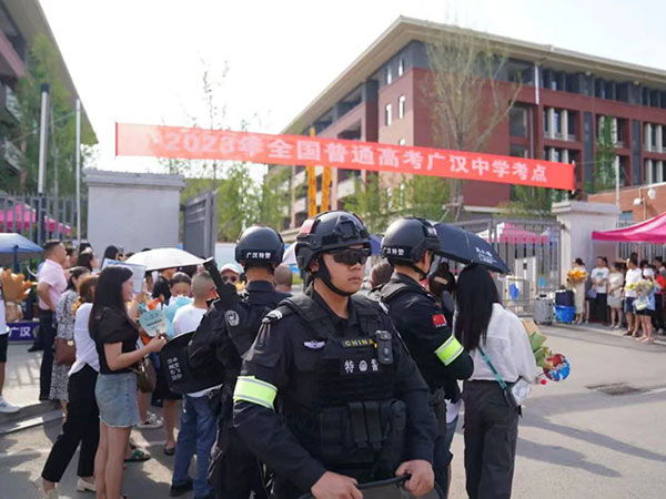 德阳广汉:护航高考 莘莘学子对民警真情告白_fororder_微信图片_20230609104359