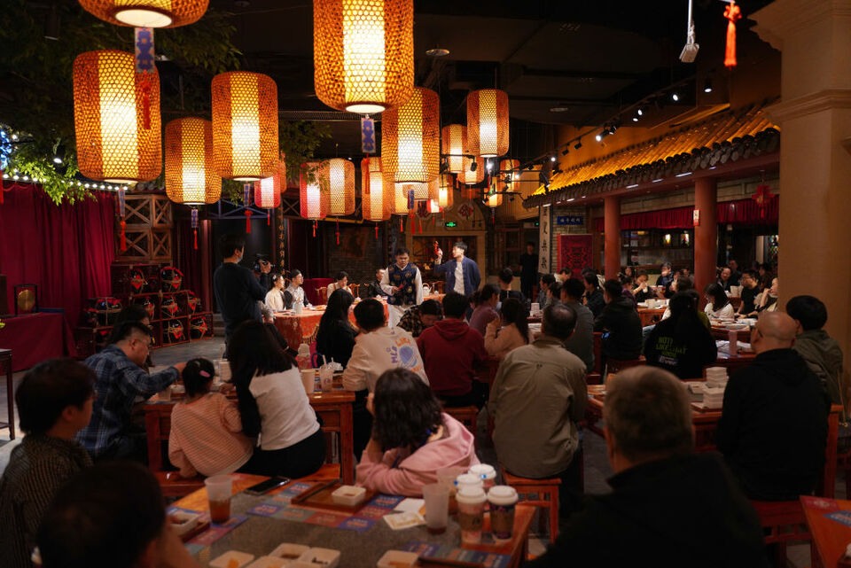 新华全媒+|夜幕下，一个群体带动城市消费新热潮
