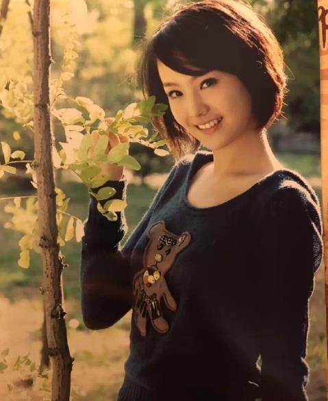 郑爽爸晒女儿成长照 疑回应郑爽胡彦斌恋情