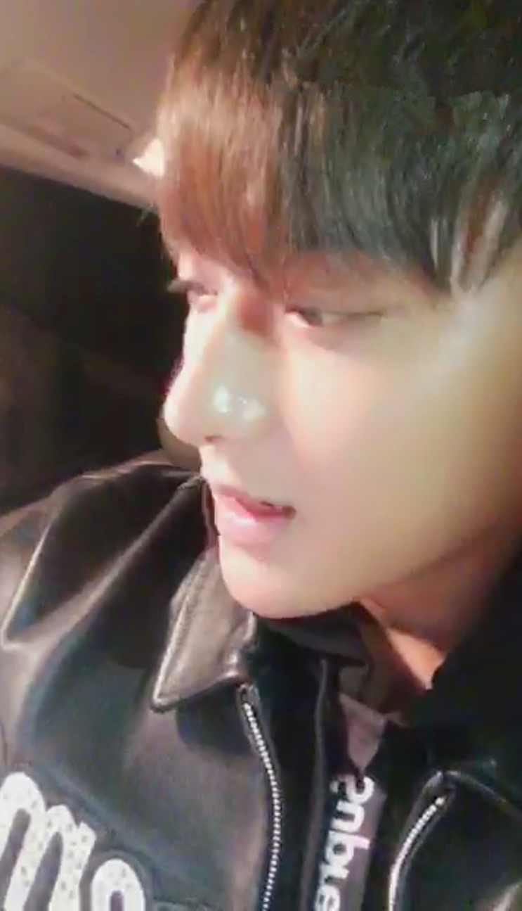 黄子韬发烧做公益直播 拒做小鲜肉不靠脸吃饭