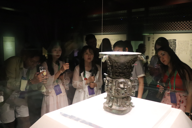 何以中国丨“中国”一词最早出现在哪里?外国博主在宝鸡找到答案 何以中国丨“中国”一词最早出现在哪里?外国博主在宝鸡找到答案_fororder_图片23