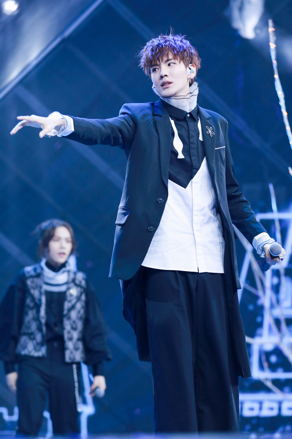 乐华七子《偶练》成功晋级 兄弟暂别引粉丝泪