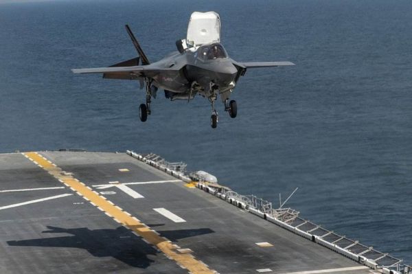 帮日本验证准航母？F-35B舰上起降训练首次公开
