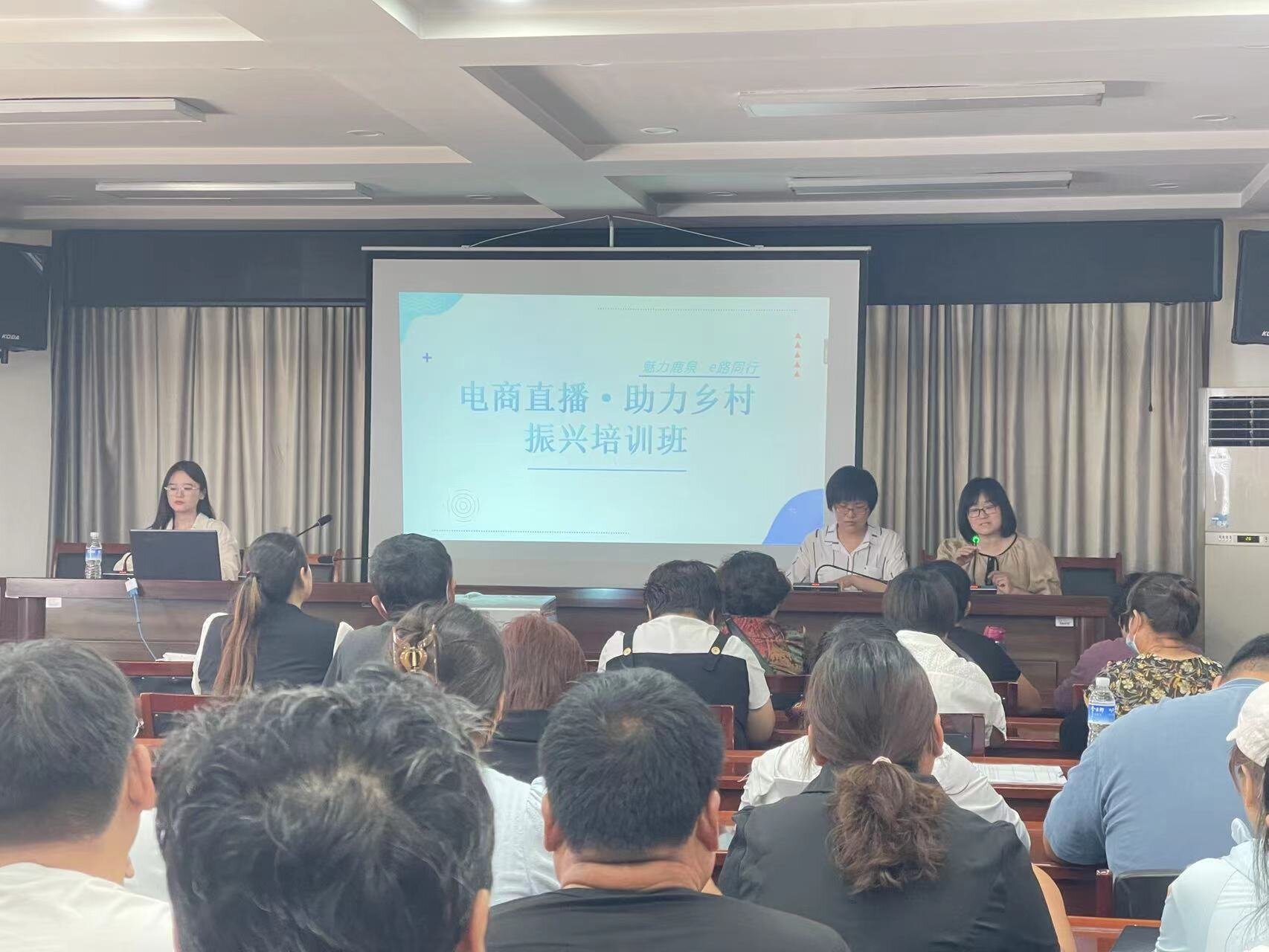 石家庄市鹿泉区:理论宣讲下基层 电商培训助发展_fororder_图片1