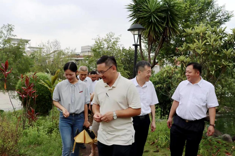 马来西亚访问团赴漳州调研青草药文化_fororder_图片2