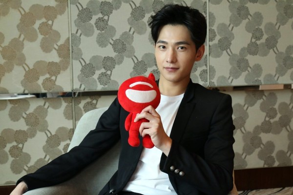 杨洋:“面瘫”是为还原角色 追女生一定成功