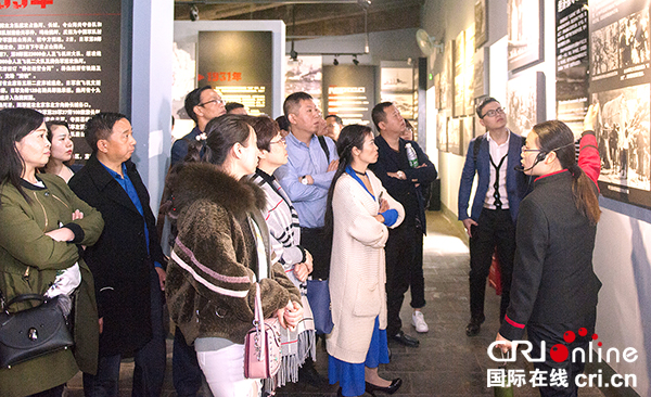 图片默认标题_fororder_参观展馆现场