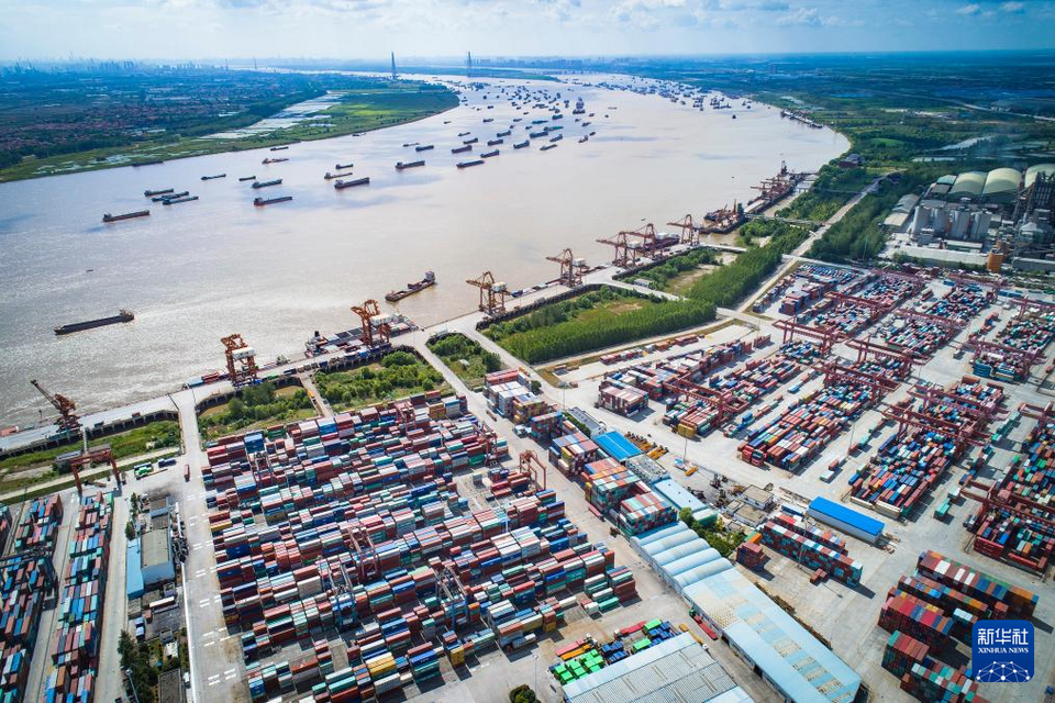 新时代中国调研行·长江篇|从亿吨大港感受长江流域经济活力