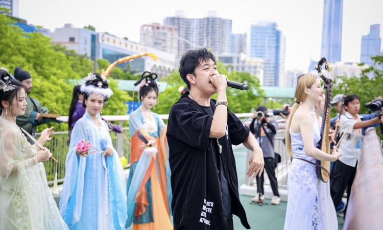 “深爱·共进”2023粤港澳龙舟邀请赛在深圳福田开赛_fororder_D1D184C6-BADB-457F-AE76-CAB5FC3F5794