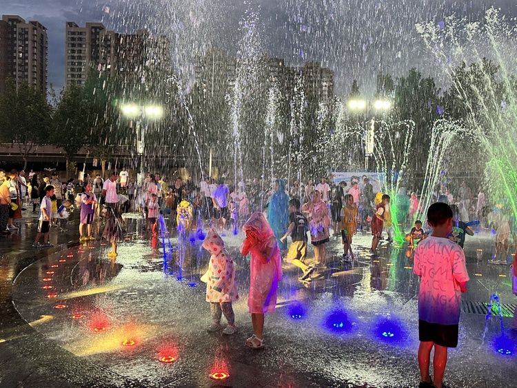 石家庄市新华区:夜间消费火热 “夏日经济”升温_fororder_微信图片_20230721142604