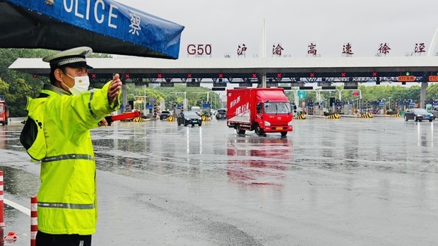 【图说上海】上海公安护航端午小长假 报警类110警情同比下降18.9%