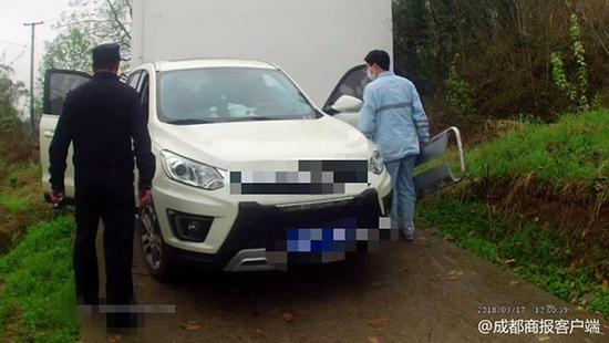 男子疑求爱不成服毒自杀 警方搜索2小时找到施救
