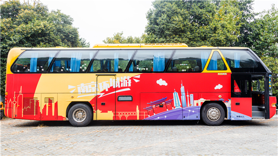 （供稿 旅游列表 三吴大地南京 移动版）升级版环城游巴士正式亮相南京街头