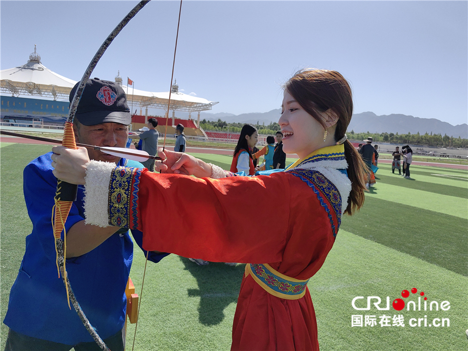 “丝路风采 如意甘肃”海峡两岸记者联合采访实录之四:在肃北感受蒙古族风情_fororder___172.100.100.3_temp_2_1_2_1_1_576673ac-8521-437b-a3ca-e840caf6e708