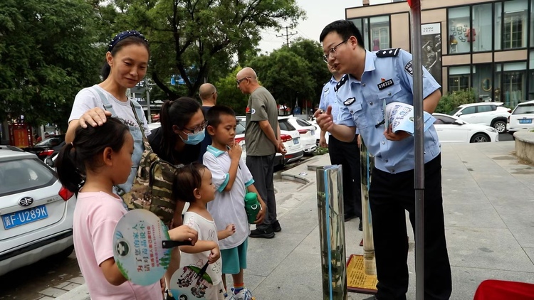 (原创)保定市莲池区:禁毒宣传进公园 筑牢群众“防毒墙”_fororder_3