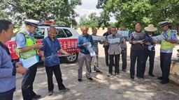 临吉县交警开展“美丽乡村行”巡回交通安全宣传活动