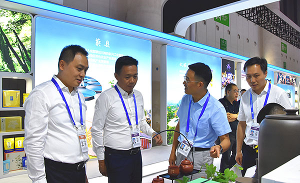 (张)自贡市荣县组织企业参展第十九届西博会_fororder_1展会现场