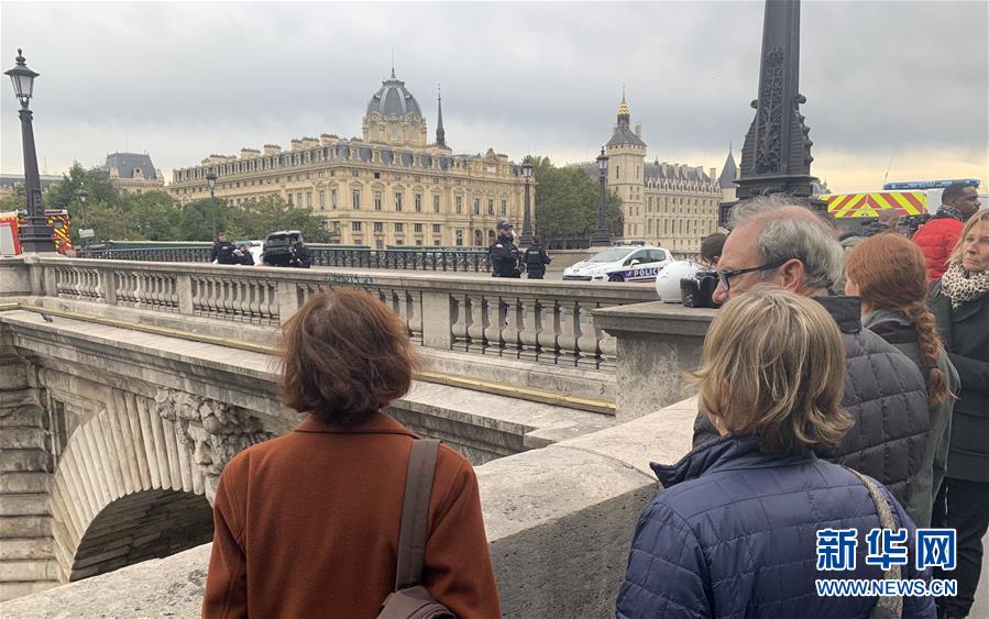 「新华网」巴黎警察局总部发生持刀袭击案