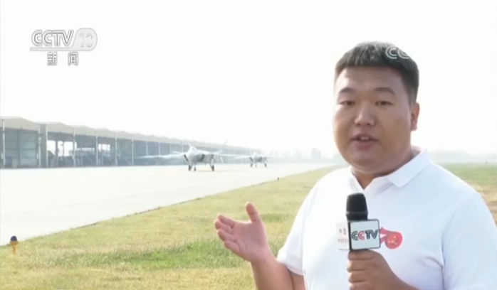 空中受阅梯队“三剑客”齐聚飞越天安门