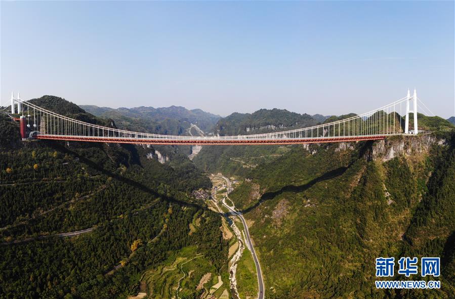 「新华网」天堑变通途：矮寨特大悬索桥