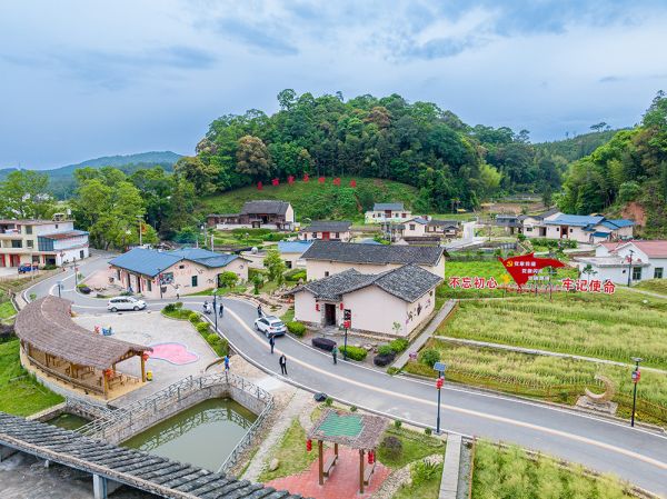 【大国新村:沿着总书记的足迹】福建长汀:从水浊山荒到水绿山青