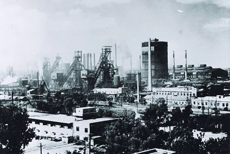 新华网@三代鞍钢人诠释“咱们工人有力量”