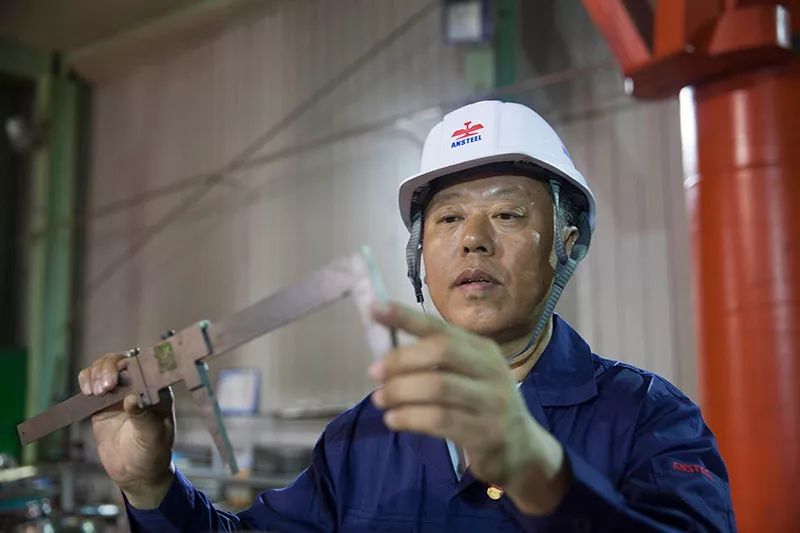 新华网@三代鞍钢人诠释“咱们工人有力量”