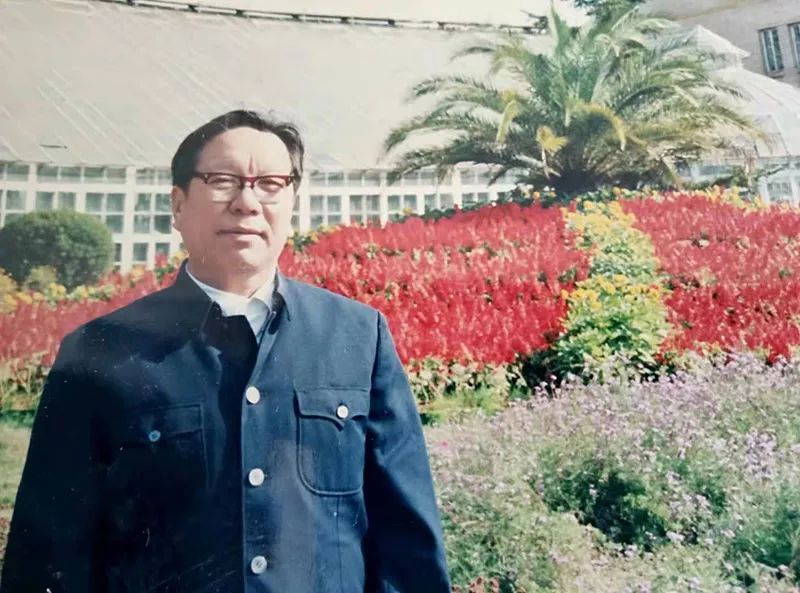 新华网@三代鞍钢人诠释“咱们工人有力量”