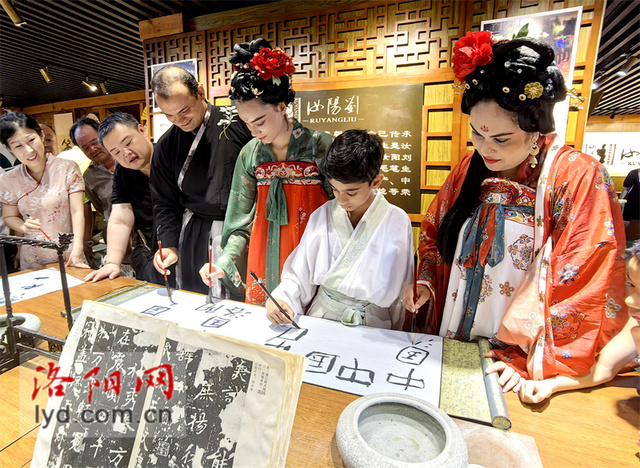 洛阳创建东亚文化之都|当老外在洛阳遇见汉服 洛阳创建东亚文化之都|当老外在洛阳遇见汉服