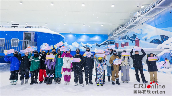 【A】华中地区最大室内滑雪馆开门迎客 提前滑热湖北“雪季”_fororder_图片1