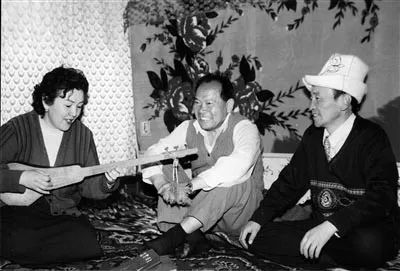 「健康报」【医界丰碑】吴登云：以白袍初心温暖各族同胞