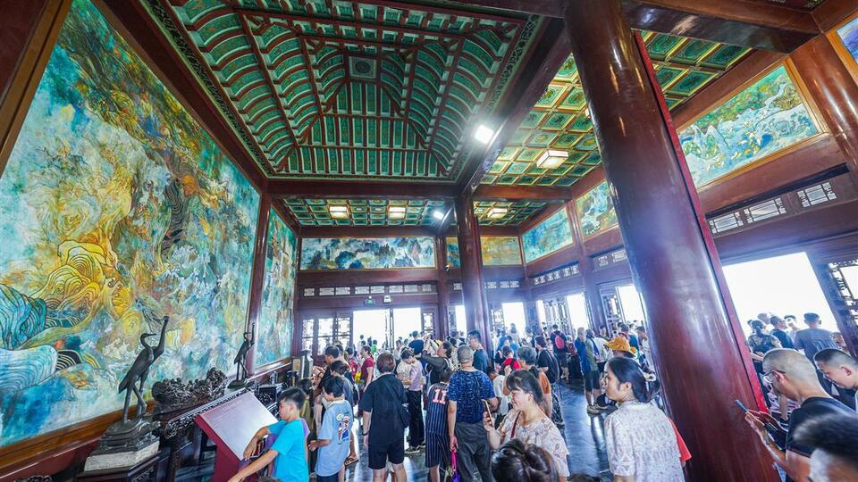 创新高!黄鹤楼7月以来接待游客49万人次 游客纷纷“趁热”来打卡