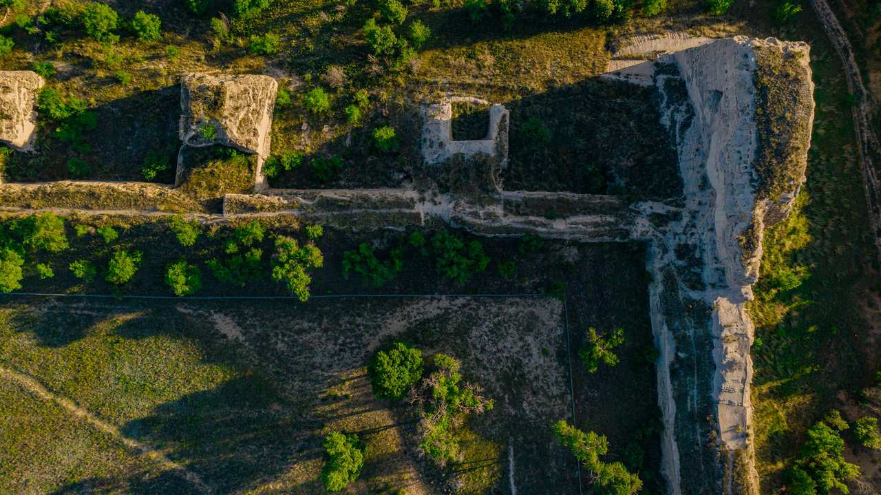 “打卡中国”参访团走进靖边统万城遗址:穿越千年 探秘“最后的王城” “打卡中国”参访团走进靖边统万城遗址:穿越千年 探秘“最后的王城”_fororder_图片7