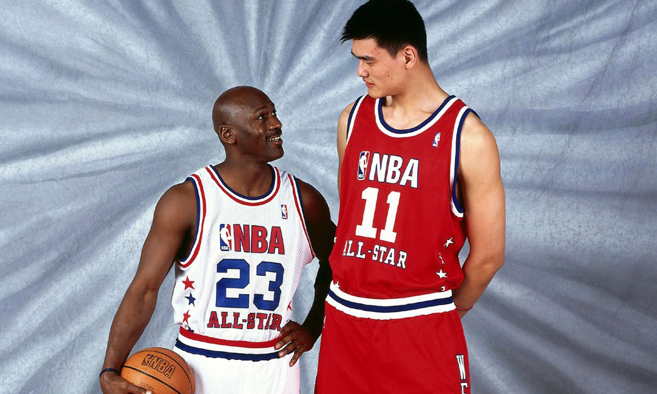 名人堂姚明"中国红"在nba赛场永飘扬