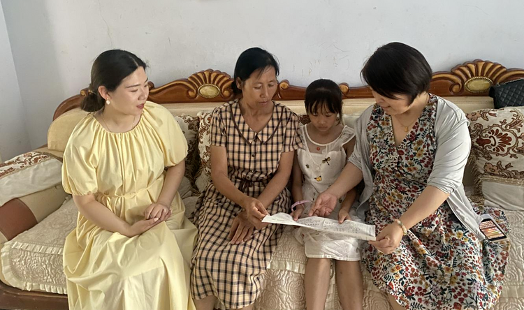 (原创)河北平泉:家校共育促“双减” 入户家访暖人心_fororder_rBABC2TbJL2AEVpCAAAAAAAAAAA214.1331x998.750x563