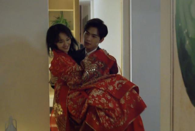 《微微一笑》杨洋给郑爽穿脱红嫁衣 网友却觉似闹鬼[8]- 中国日报网