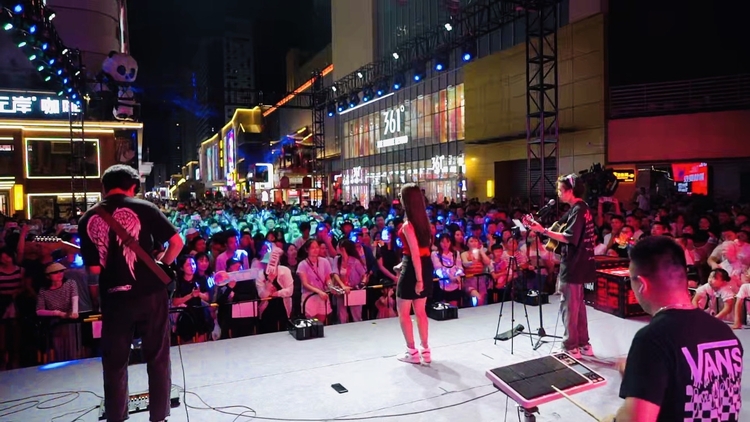 石家庄市新华区:夜间消费火热 “夏日经济”升温_fororder_微信图片_20230721142534