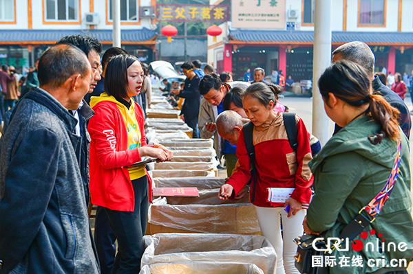 图片默认标题_fororder_第三届峨眉山春茶交易会现场（摄影：李昕锋）