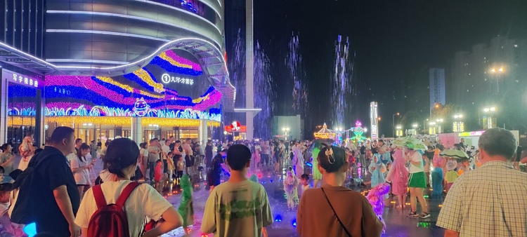 石家庄市新华区:夜间消费火热 “夏日经济”升温_fororder_微信图片_20230721142558