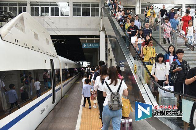 福州火车站“十一”发送旅客110万人次 再创历史新高