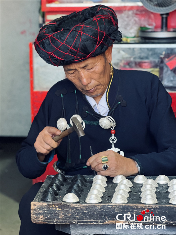华美精巧的凉山彝族银饰_fororder_6