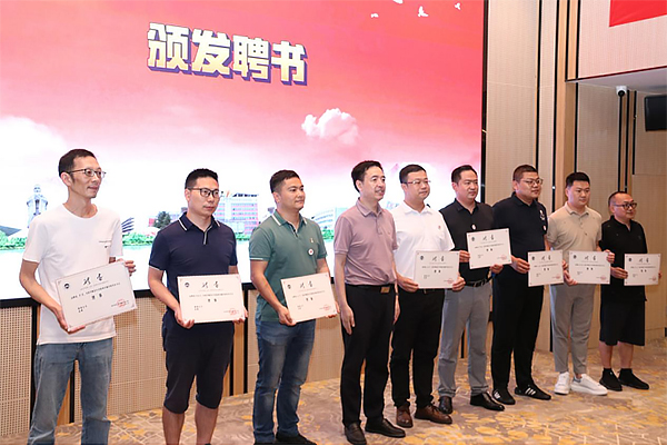 西华师大新闻传播学院校友分会正式成立 88岁老校友深情表白母校_fororder_未标题-2