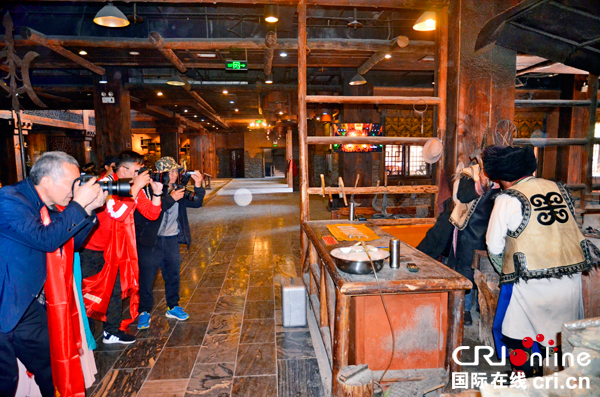 图片默认标题_fororder_7、部分摄影老师创作现场--摄影--何刚