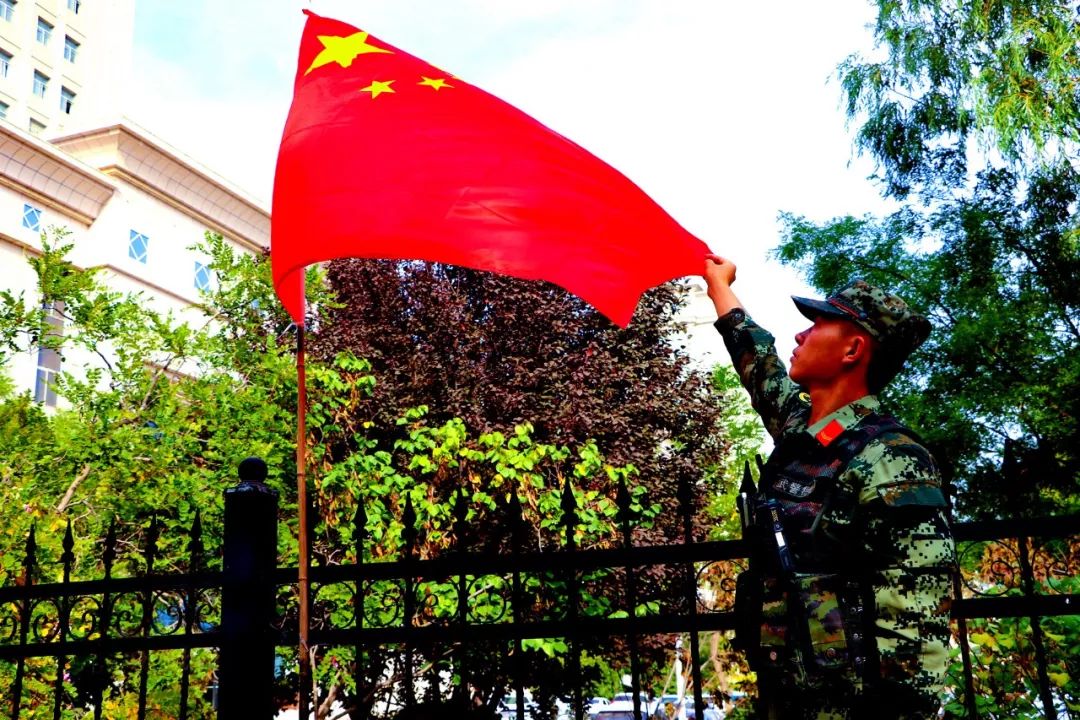#解放军报#这个国庆，中国军人的身影一直在路上