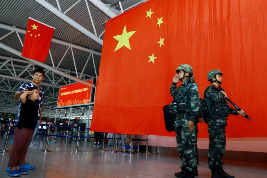 #解放军报#这个国庆，中国军人的身影一直在路上