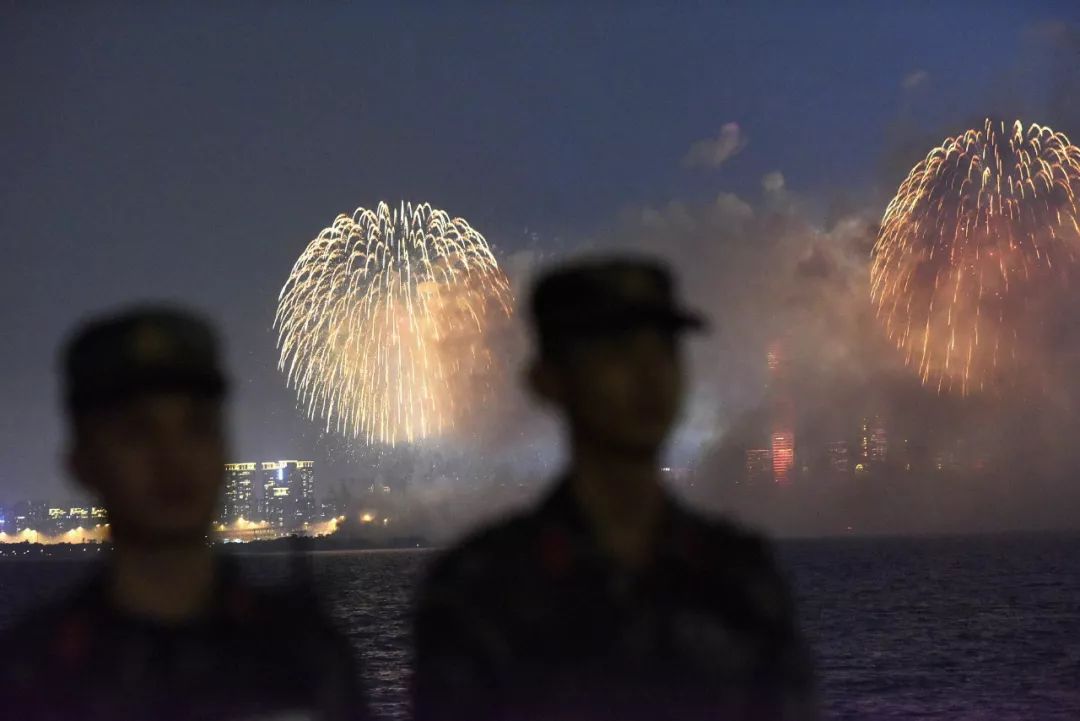 #解放军报#这个国庆，中国军人的身影一直在路上